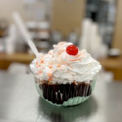 Kilwin's Chocolates and Ice Cream - Hot fudge sundae with mint ice cream