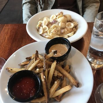 In The Wood - Garlic fries and Mac and cheese - Gastropubs Near Me - Berkeley, California