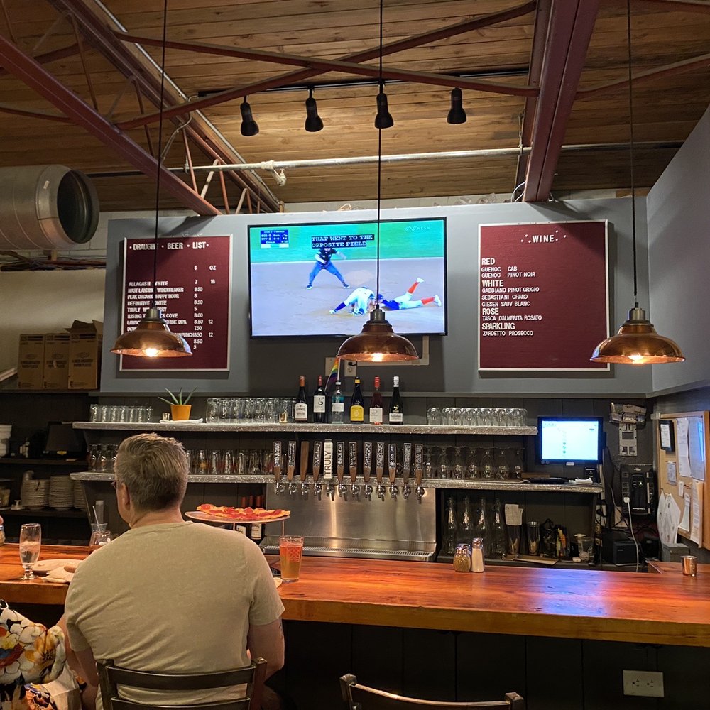 OTTO - A nice bar with a great selection. - Pizza Near Me - Portland, Maine OTTO - A nice bar with a great selection. - Pizza Near Me - Portland, Maine