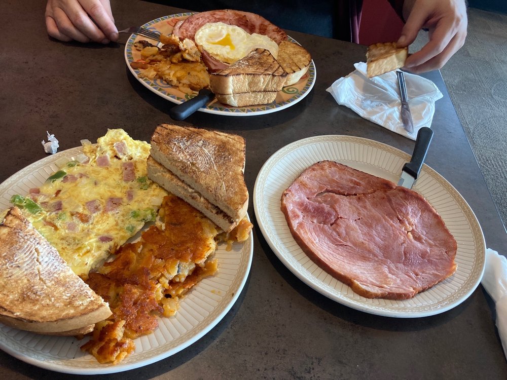 BROADWAY DINER Updated September 2024 44 Photos & 111 Reviews