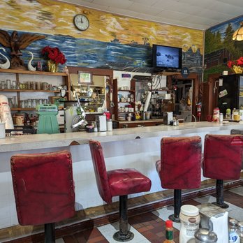 Tina's Diner - a bar with red chairs - Comfort Food Near Me - Maricopa, California