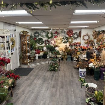 Trillium's Courtyard Florist - Inside - Florists Near Me - Amherst, New York Trillium's Courtyard Florist - Inside - Florists Near Me - Amherst, New York