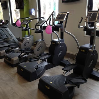 Keep Cool - Machines Wave et Crossover pour muscler les cuisses-fessiers - Sports Clubs Near Me - Limonest, 69