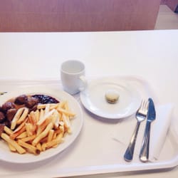 Meatballs with fries and macaroon