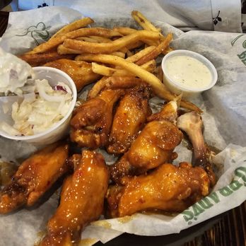 Beef 'O' Brady's - Wings basket - Sports Bars Near Me - Albertville, Alabama