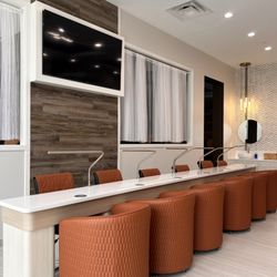 Thrive Nails and Spa - Manicures tables