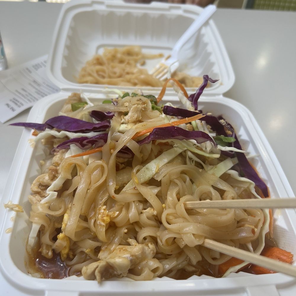 Phil Thai - Chicken pad Thai - Thai Near Me - Hilo, Hawaii