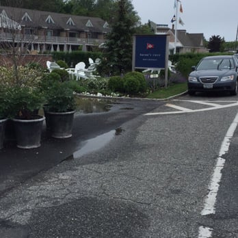 Baron's Cove - Entrance - Hotels Near Me - Sag Harbor, New York
