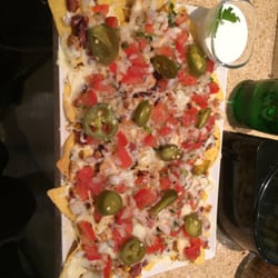 Tirabuixó - Deliciosa nachos with chicken and bacon!
