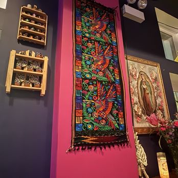 Kie-Gol-Lanee Logan Square - Cute indoor decor - Mexican Near Me - Chicago, Illinois Kie-Gol-Lanee Logan Square - Cute indoor decor - Mexican Near Me - Chicago, Illinois