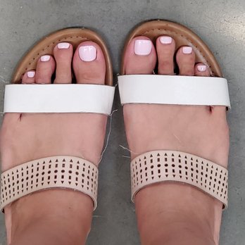 Lee Spa Nails - Deluxe orange something gel pedicure. Lol. It's the next up deluxe package for $50 with gel. - Nail Salons Near Me - Sacramento, California