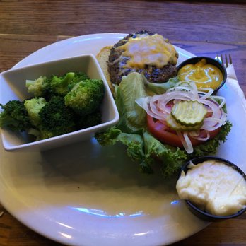 Hickory Tavern - HickoyBurger - American Near Me - Charlotte, North Carolina