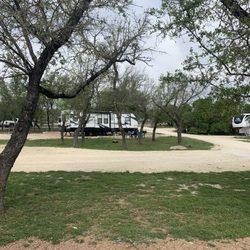 Henly RV Park - Lovely RV camp site near dripping springs and austin