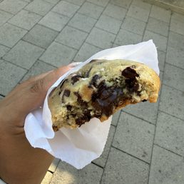 Vegan Chocolate Chip Cookie Vegan Chocolate Chip Cookie