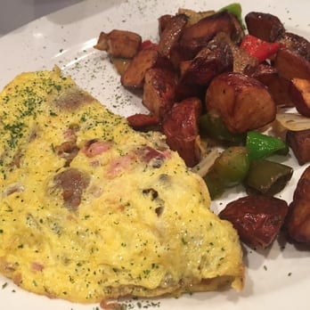 Stax Cafe - Meat wagon Omelet - Breakfast & Brunch Near Me - Chicago, Illinois Stax Cafe - Meat wagon Omelet - Breakfast & Brunch Near Me - Chicago, Illinois