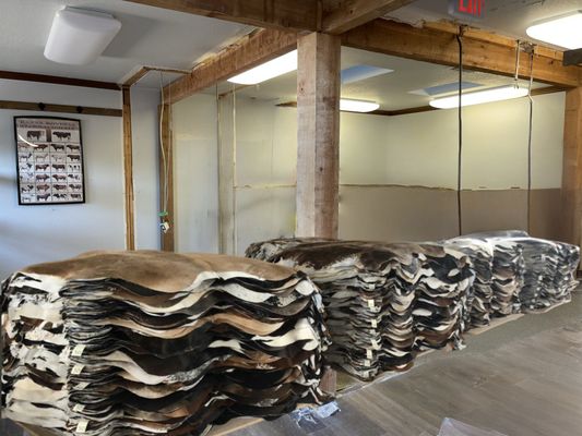 Cowhide Outlet by null