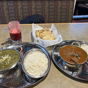 Mezbaan Mahal - Spinach and cheese naan bread - Indian Near Me - Portland, Oregon Mezbaan Mahal - Spinach and cheese naan bread - Indian Near Me - Portland, Oregon