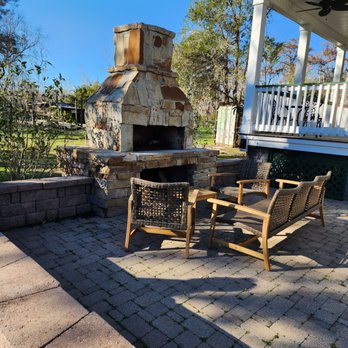 Restaurant des Familles - Outdoor seating with fireplace - Cajun/Creole Near Me - Marrero, Louisiana