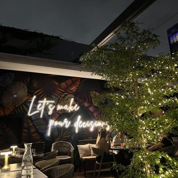 Le Chick - Cocktail Bars Near Me - Miami, Florida