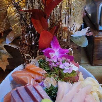Sushi Thai Salida - Sashimi Deluxe - Sushi Bars Near Me - Salida, Colorado