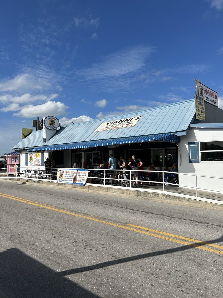 Yianni's Cafe and Grill