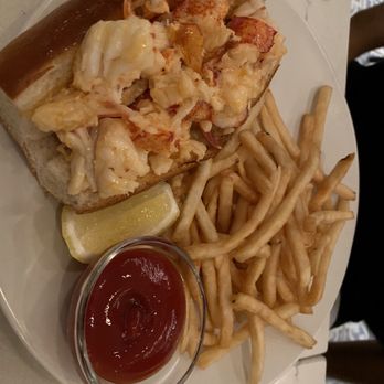 Little Whale - Lobstahhhh Roll - Bars Near Me - Boston, Massachusetts Little Whale - Lobstahhhh Roll - Bars Near Me - Boston, Massachusetts