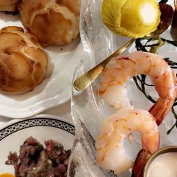 Tiger Bread, Wagyu Tartare and Shrimp Cocktail- excellent! Tiger Bread, Wagyu Tartare and Shrimp Cocktail- excellent!
