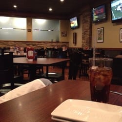 Clyde's Grill & Pub - Table seating area