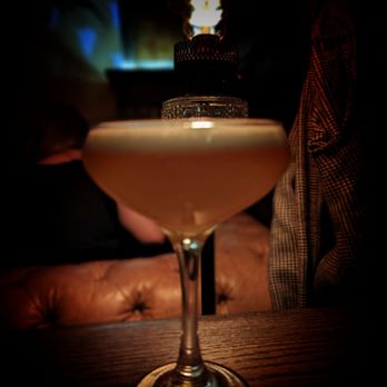 Kiesling - Cocktail Bars Near Me - Detroit, Michigan