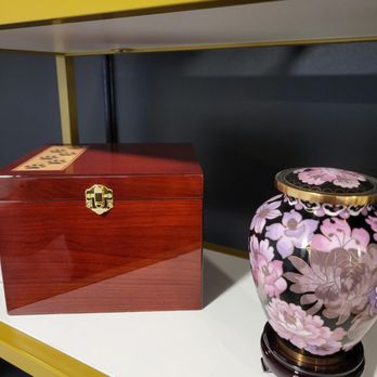 Whispering Willow Pet Funeral & Cremation Services - Urns - Pet Cremation Services Near Me - Rockford, Illinois Whispering Willow Pet Funeral & Cremation Services - Urns - Pet Cremation Services Near Me - Rockford, Illinois