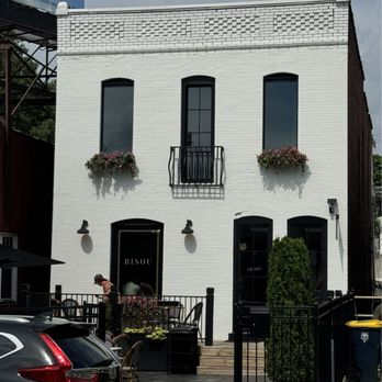 Bisou - Outside - Coffee & Tea Near Me - Kansas City, Missouri