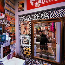 The Anarchist Closet - Fitting roon