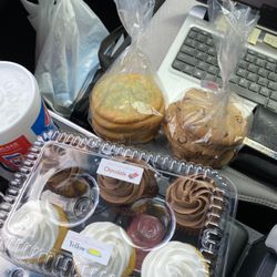 Mary's Cakes & Cookies