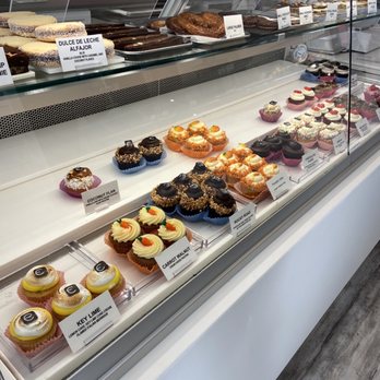 Eclairons - Desserts Near Me - Arlington, Virginia