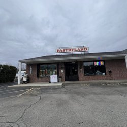 Pastryland Bakery - Outside