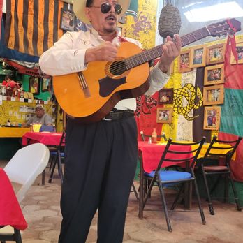 Maro's Shrimp House - He played songs by request - Seafood Near Me - Cabo San Lucas, BCS