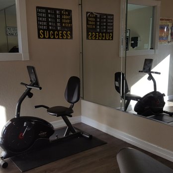 The Palms at Chimney Rock - Small gym - Apartments Near Me - Houston, Texas The Palms at Chimney Rock - Small gym - Apartments Near Me - Houston, Texas