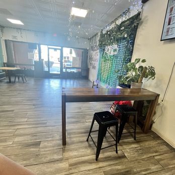 Popping Ave Boba Tea - Interior, there's a bench, a few tables, and a couch - Bubble Tea Near Me - Fresno, California