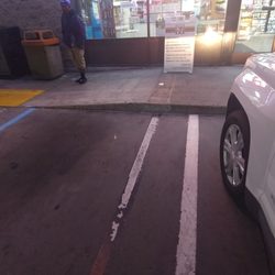 7-Eleven - Panhandlers is an issue in this neighborhood