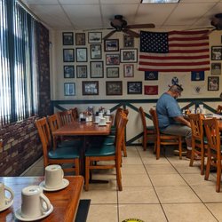 Flo's Coffee Shop - Dining area