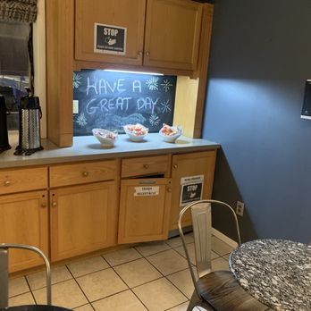 The Mainstay Inn - Breakfast area - Hotels Near Me - Phoenixville, Pennsylvania