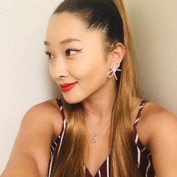 First, I wrapped my own hair around my ponytail. The other look is ponytail hair extension length is all the same. Like Ariana Grande.