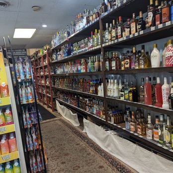 Showboat Spirits & Fine Wine - Beer, Wine & Spirits Near Me - Lowell, Michigan Showboat Spirits & Fine Wine - Beer, Wine & Spirits Near Me - Lowell, Michigan