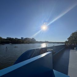 Boomerang Party Yacht