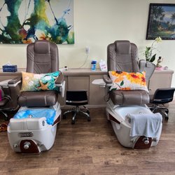 It's A Treat ! Organic Nails Spa - New chairs