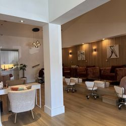 Bloomingnail's - Inside of the business