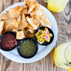 El Bufalo Tequila Bar & Kitchen - Salsa trio