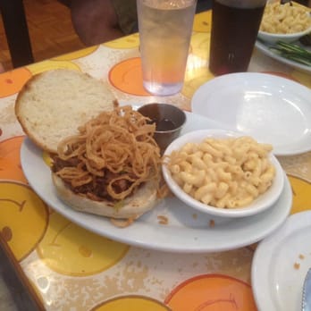 The Lucky Platter - Pulled pork with mac and cheese - New American Near Me - Evanston, Illinois The Lucky Platter - Pulled pork with mac and cheese - New American Near Me - Evanston, Illinois
