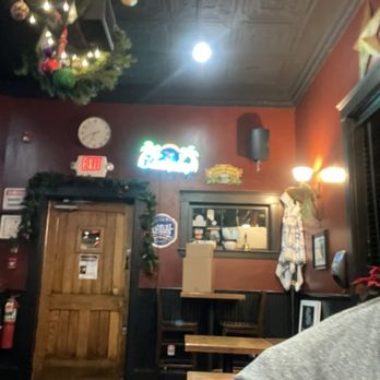 Stewart's - a restaurant with a christmas tree in the background - Wraps Near Me - Everett, Massachusetts