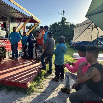 Los Comparres - Food Trucks Near Me - Tampa, Florida